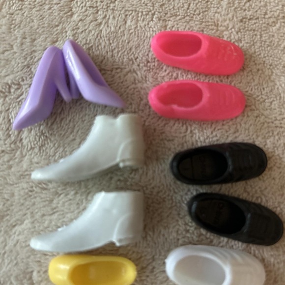Lot Of 9 Pairs Of Vintage Mattel Barbie Shoes Lot 3 - Picture 2 of 5